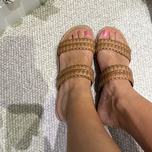 Adorable and comfy flip flops! Easy living! Never been worn!